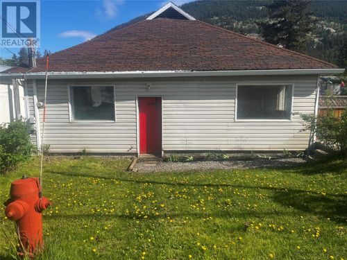 5768 Highway 97 N Highway, Falkland, BC, V0E1W0 | Card Image