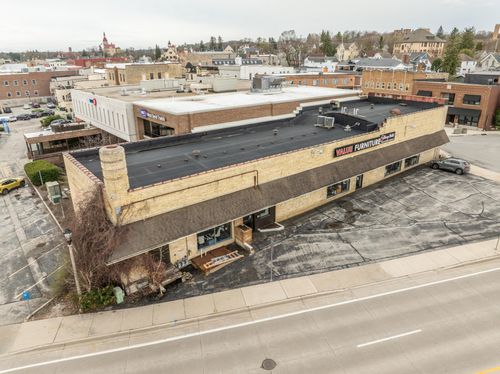 549 W Washington St, West Bend, WI, 53095-2504 | Card Image