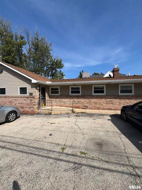 122 E 15th St, Davenport, IA, 52803-4509 | Card Image