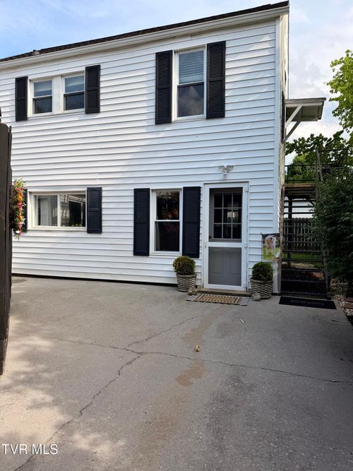 a-212 W F St, Elizabethton, TN, 37643-3110 | Card Image