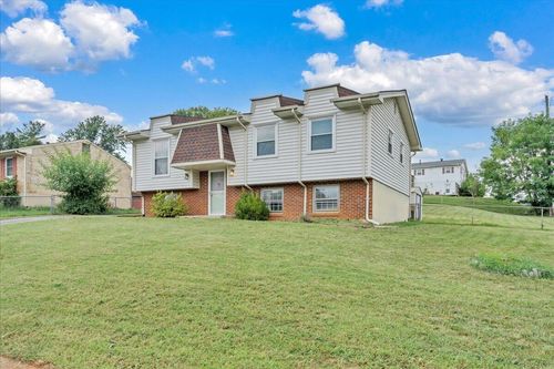 2203 Inge Cir, Salem, VA, 24153-6041 | Card Image