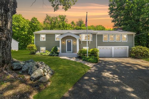 34 Maple St, Medway, MA, 02053-2107 | Card Image