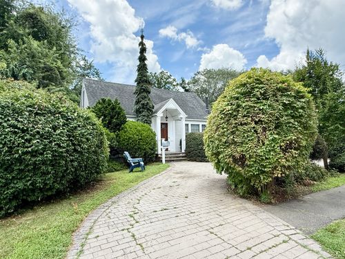 271 Jeniford Rd, Fairfield, CT, 06824-4028 | Card Image