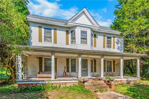 420 Carolina Ave, Yadkinville, NC, 27055-8206 | Card Image