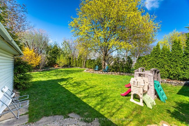 55 Mallard Cres, House attached with 4 bedrooms, 2 bathrooms and 3 parking in Brampton ON | Image 30