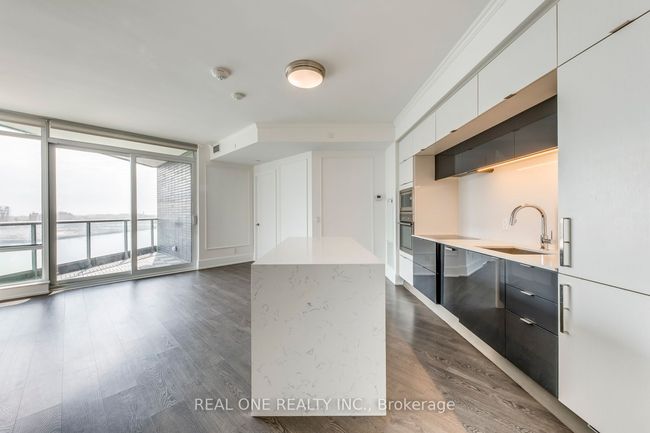 818 - 1 Edgewater Dr, Condo with 2 bedrooms, 3 bathrooms and null parking in Toronto ON | Image 8