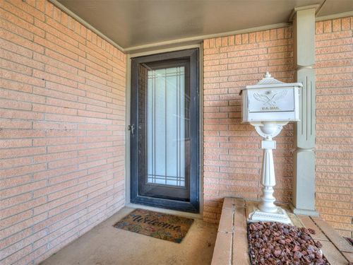 3312 N Glenoaks Dr, Midwest City, OK, 73110-1608 | Card Image