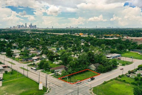 7631 Hirsch Rd, Houston, TX, 77016-6216 | Card Image