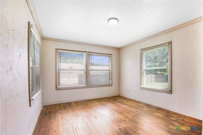 704 Maple St, House other with 2 bedrooms, 1 bathrooms and null parking in Yoakum TX | Image 6