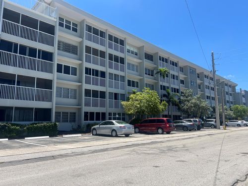 303h-330 Se 2nd Street, Hallandale Beach, FL, 33009 | Card Image