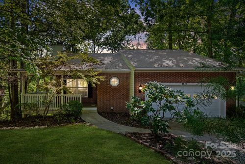 28 Foxberry Dr, Arden, NC, 28704-9222 | Card Image