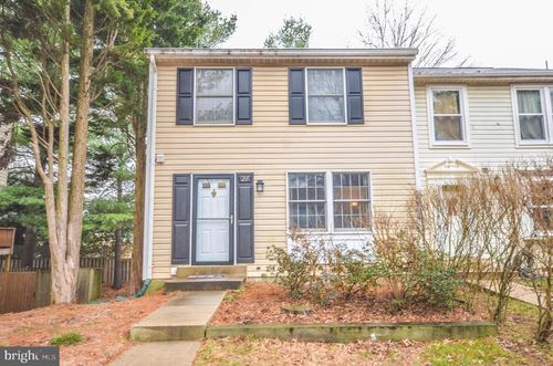 27 Cross Country Ct, GAITHERSBURG, MD, 20879-4616 | Card Image