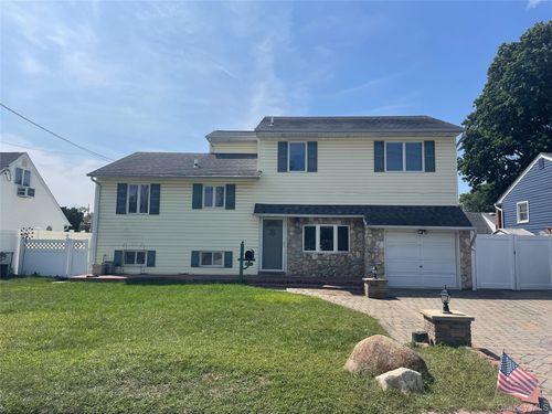 1012 N Ontario Ave, Lindenhurst, NY, 11757-2222 | Card Image