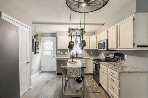 124 Wildwood St, Excelsior Springs, MO, 64024-2038 | Card Image