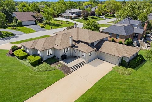 2 Hamilton Ln, Oak Brook, IL, 60523-1753 | Card Image
