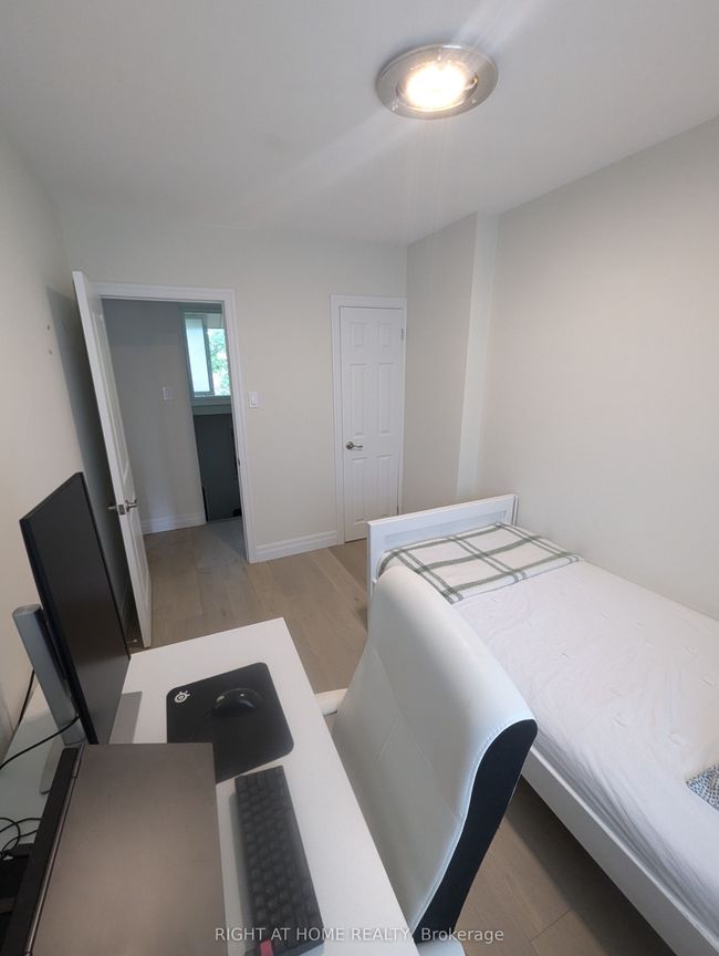6 Broadpath Rd, Condo with 4 bedrooms, 2 bathrooms and 1 parking in North York ON | Image 7