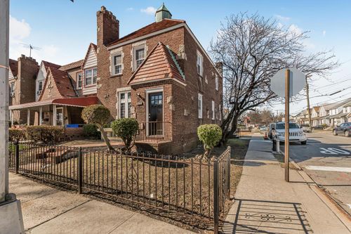 172 Sayres Ave, Addisleigh Park, NY, 11433-4021 | Card Image