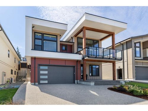 47262 Valerie Place, House with 3 bedrooms, 3 bathrooms and null parking in Chilliwack BC | Card Image