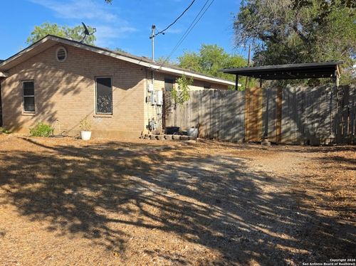 1112 Plum St, Floresville, TX, 78114-1728 | Card Image