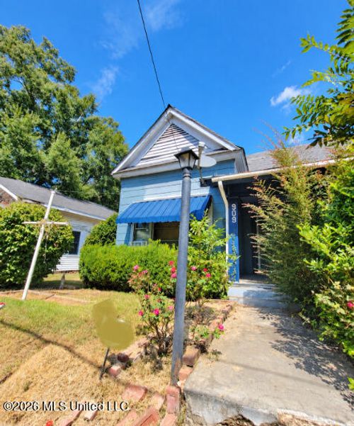 909 Avenue, Mccomb, MS, 39648 | Card Image