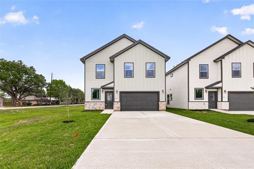 422 N 4th St, Beasley, TX, 77417-5812 | Card Image