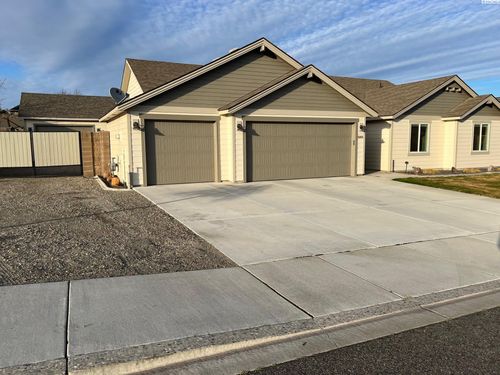 5005 Pinehurst Drive, Pasco, WA, 99301 | Card Image