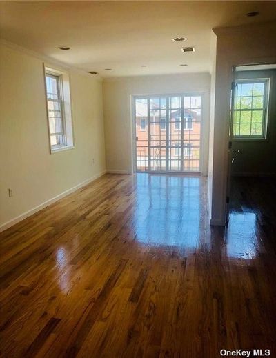 3R - 36-20 194th Street, Condo with 3 bedrooms, 2 bathrooms and null parking in Flushing NY | Image 2