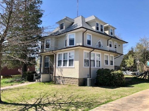 1-65 Oak St, Newton, MA, 02464-1408 | Card Image