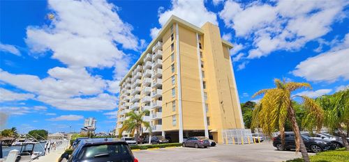 apt-605-2000 Ne 135th St, North Miami, FL, 33181-2105 | Card Image