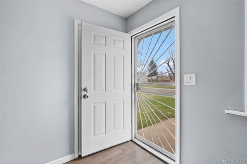 6719 Westwood St, Detroit, MI, 48228-3903 | Card Image