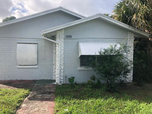 1525 W 15th St, Riviera Beach, FL, 33404-5201 | Card Image