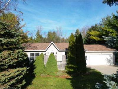 166 Bell Dr, House other with 2 bedrooms, 2 bathrooms and 6 parking in Kincardine ON | Image 2