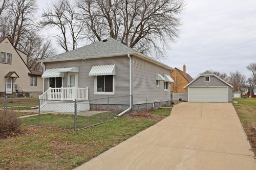 403 Avenue B E, Lake Park, IA, 51347-7728 | Card Image