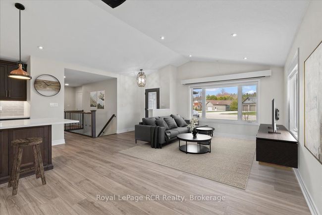 111 Macdonald Cres, House other with 4 bedrooms, 3 bathrooms and 4 parking in Grey ON | Image 6