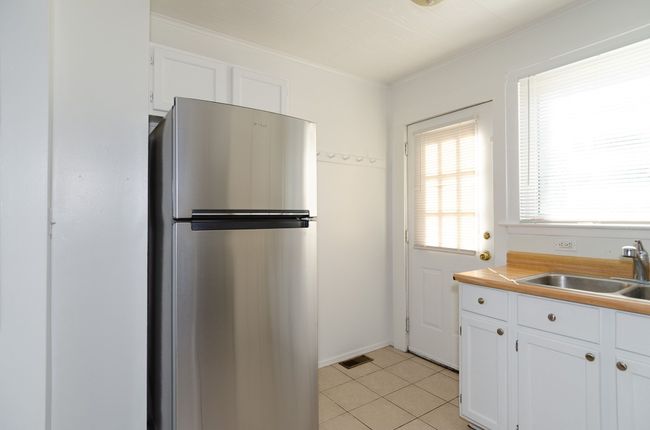 44 W End - Kitchen | Image 13