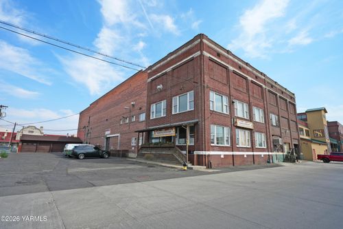 31 N 1st Ave, Yakima, WA, 98902-2663 | Card Image