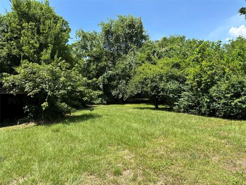 1102 N Battlebell Rd, Highlands, TX, 77562-4039 | Card Image