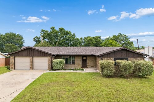 404 Glenwood Ter, Hurst, TX, 76053-3912 | Card Image