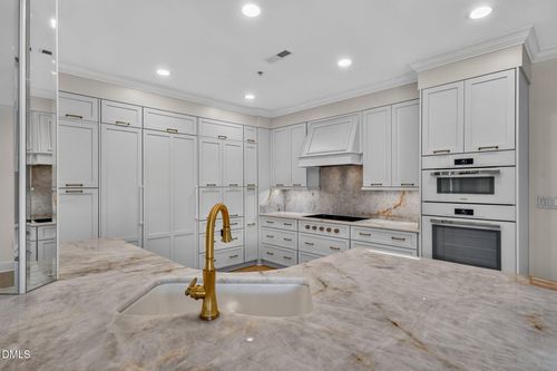 203-2801 Glenwood Gardens Ln, Raleigh, NC, 27608-1238 | Card Image