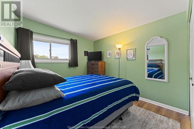 1568 St Gabriel Crt, Home with 3 bedrooms, 2 bathrooms and null parking in Windsor ON | Image 24