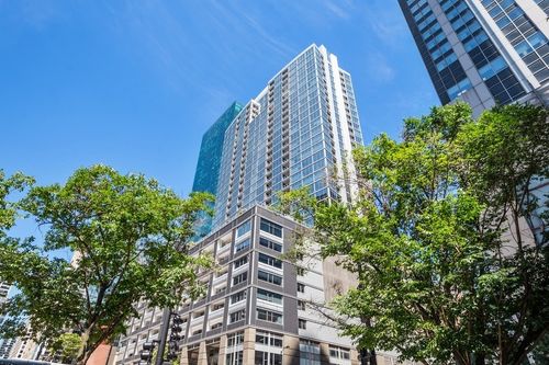 2505-240 E Illinois St, Chicago, IL, 60611-5052 | Card Image