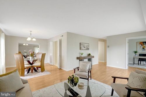 615-3101 S Manchester St, FALLS CHURCH, VA, 22044-2727 | Card Image