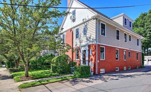 20 Grotto Ave, Providence, RI, 02906-5517 | Card Image