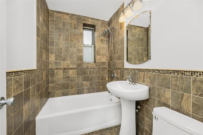 APT-2F - 11 Bronx River Rd, Home with 1 bedrooms, 1 bathrooms and null parking in Yonkers NY | Image 8