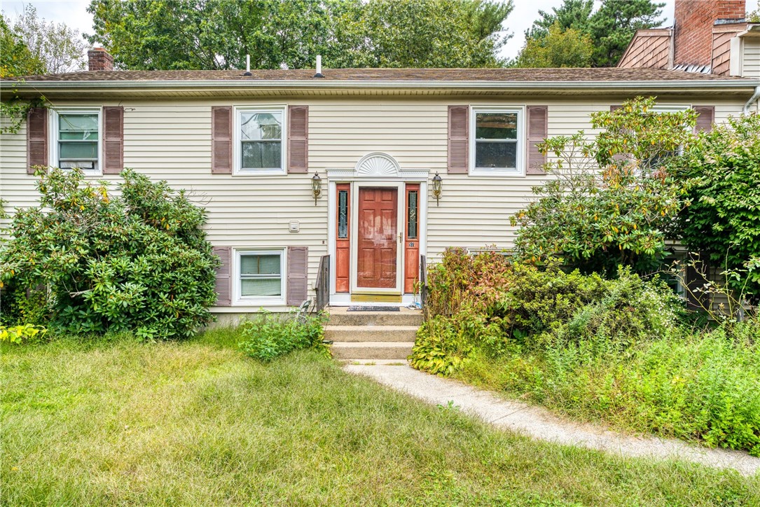 Nottingham Dr, West Warwick, RI 02893