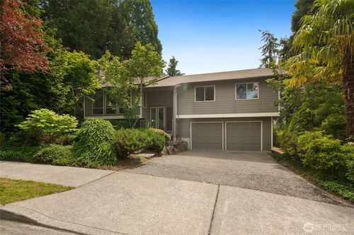 2215 Jones Pl Se, Renton, WA, 98055-4507 | Card Image