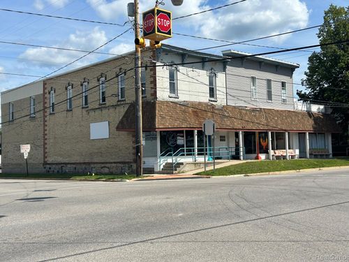 7 E Muskegon St, Kent City, MI, 49330-8998 | Card Image