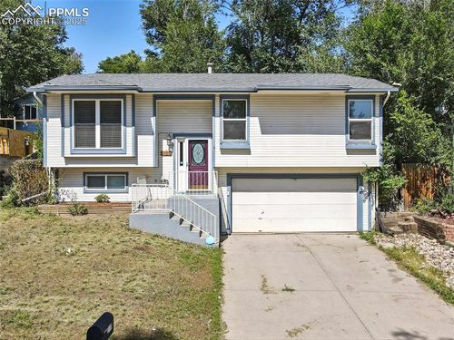 2706 N Chestnut St, Colorado Springs, CO, 80907-5916 | Card Image