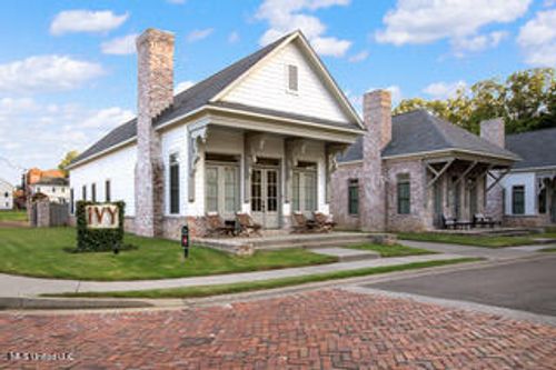 2355 Memphis St, Hernando, MS, 38632-1700 | Card Image