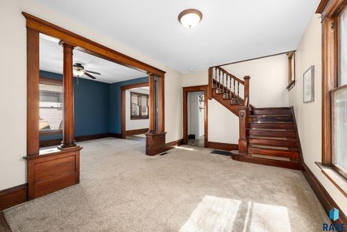 610 S 1st Avenue Cir, Sioux Falls, SD, 57105 | Card Image